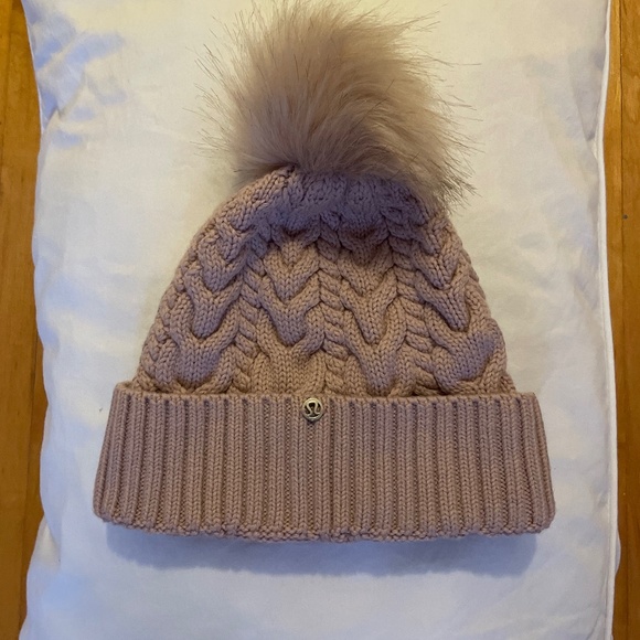 Lululemon Toque With PomPom - Picture 1 of 4